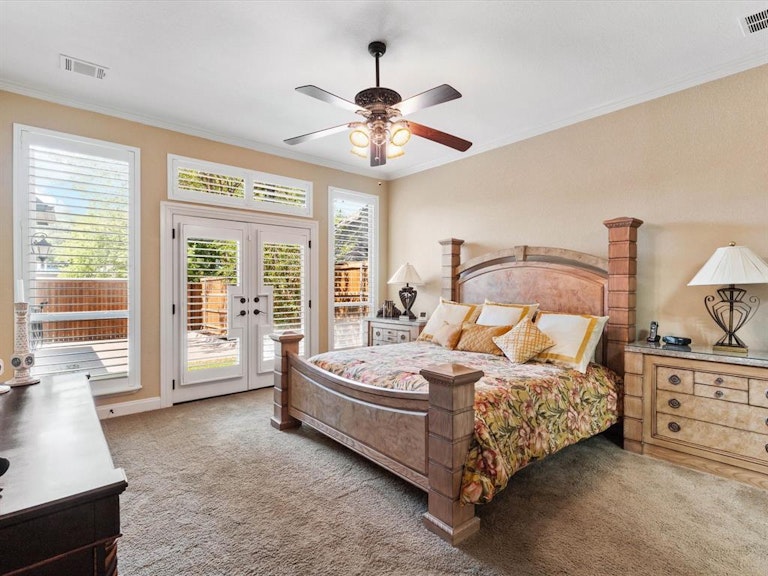 Photo 13 of 31 - 5421 Pershing Ave, Fort Worth, TX 76107