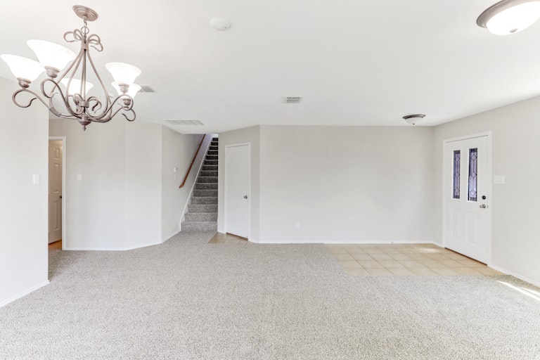 Photo 13 of 27 - 8414 River Bluffs Dr, Arlington, TX 76002