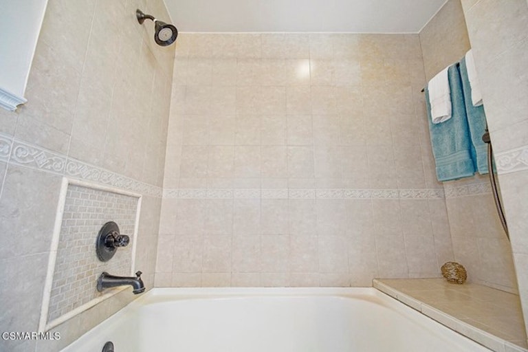 Photo 29 of 47 - 623 Kendale Ln, Thousand Oaks, CA 91360
