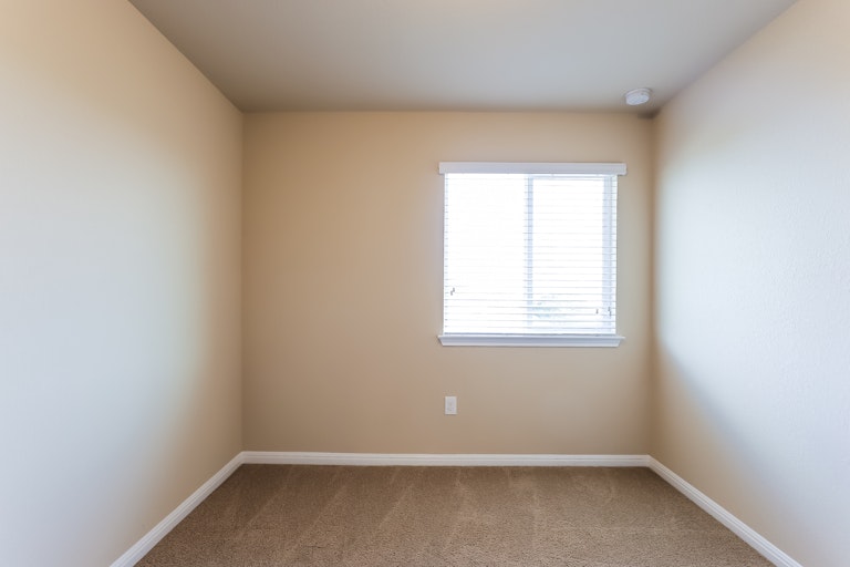 Photo 17 of 25 - 317 Crater Lake Dr, Pflugerville, TX 78660