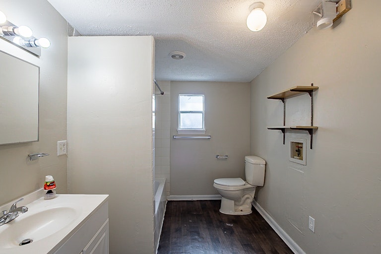 Photo 6 of 16 - 1401 E Voorhis Ave, Deland, FL 32724