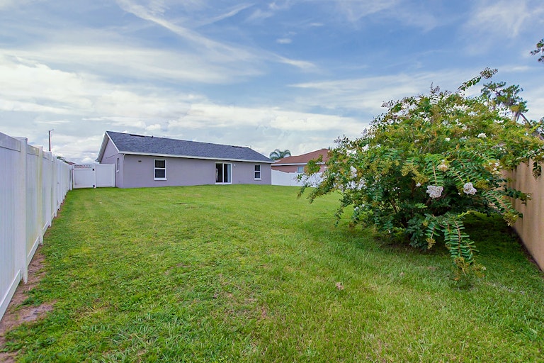 Photo 18 of 19 - 1025 Normandy Heights Cir, Winter Haven, FL 33880