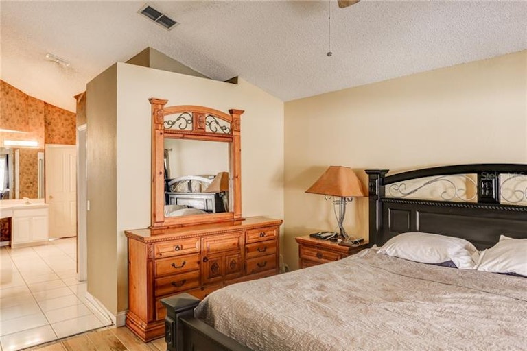 Photo 9 of 25 - 13733 Antler Point Dr, Tampa, FL 33626