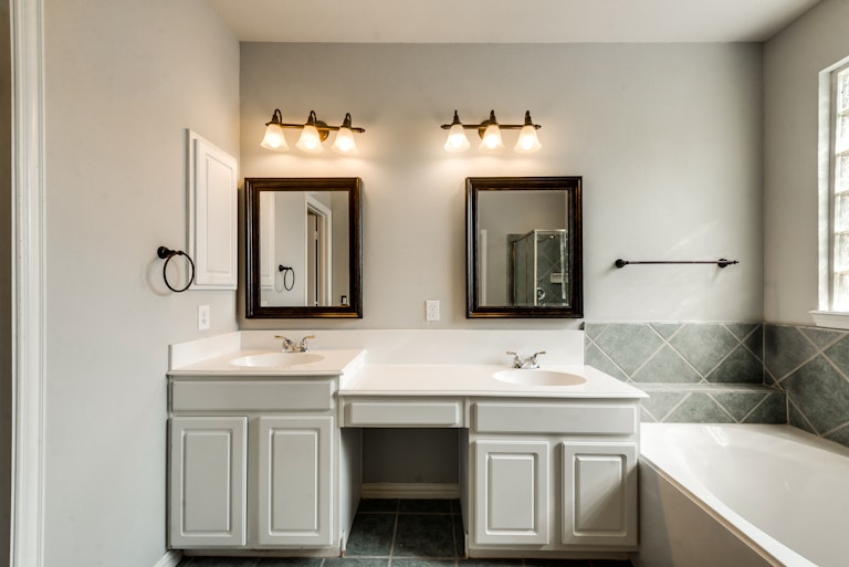 Photo 22 of 32 - 530 Lauren Ct, Keller, TX 76248