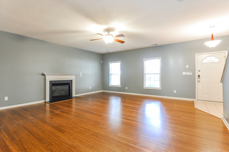 Photo 4 of 25 - 121 Danesway Dr, Holly Springs, NC 27540