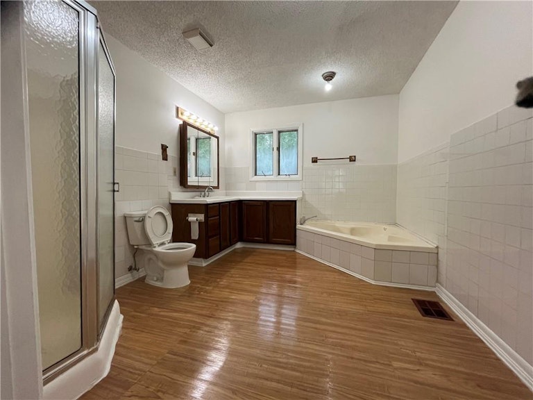 Photo 16 of 23 - 4491 Cedar Park Dr, Stone Mountain, GA 30083