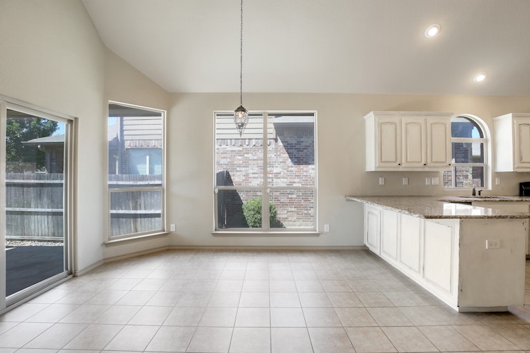 Photo 19 of 27 - 9124 Oldwest Trl, Fort Worth, TX 76131