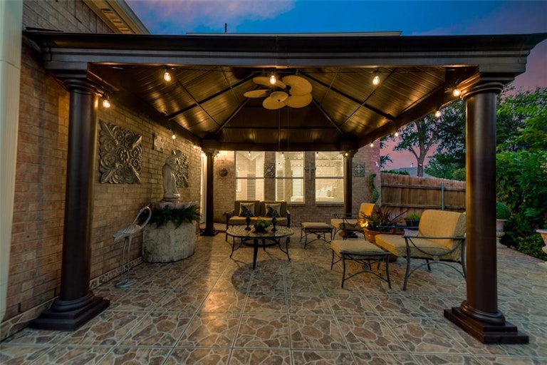 Photo 19 of 39 - 2608 Valencia Ln, Denton, TX 76210