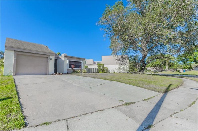 Photo 5 of 25 - 530 S Woodlands Dr, Oldsmar, FL 34677