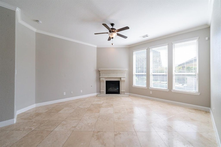 Photo 17 of 43 - 91 Hearthshire Cir, Magnolia, TX 77354