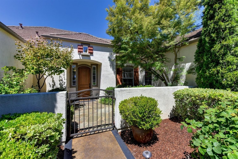 Photo 17 of 70 - 8910 Belford Ct, Roseville, CA 95747