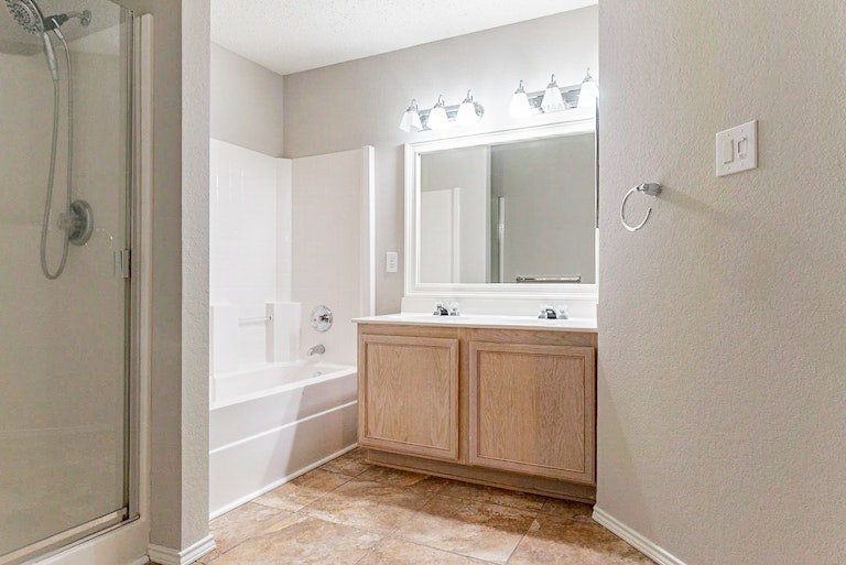 Photo 28 of 34 - 7813 Shoal Bnd, Denton, TX 76210