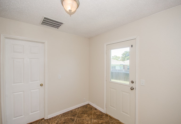 Photo 9 of 24 - 222 Pinecrest, Seagoville, TX 75159