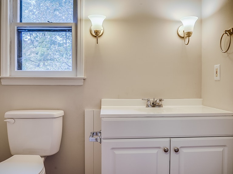 Photo 17 of 21 - 4320 Dutch Garden Ct, Raleigh, NC 27613