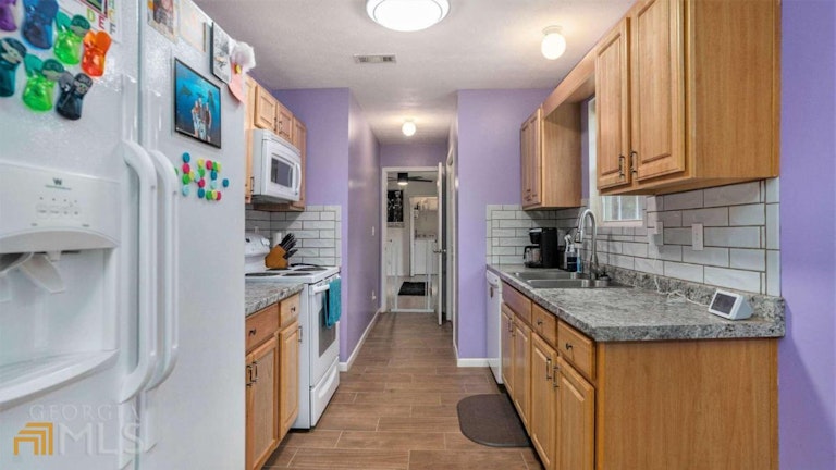 Photo 14 of 33 - 6732 Dorsett Shoals Rd, Douglasville, GA 30135