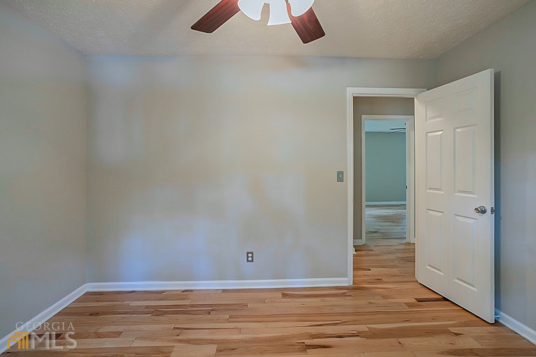 Photo 12 of 26 - 4695 Brandon Acres Ln, Buford, GA 30519