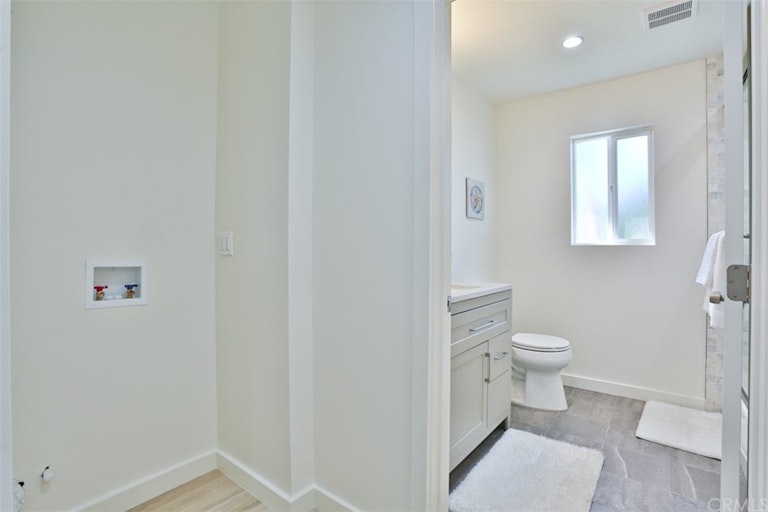 Photo 18 of 36 - 4211 W Woodland Ave, Burbank, CA 91505