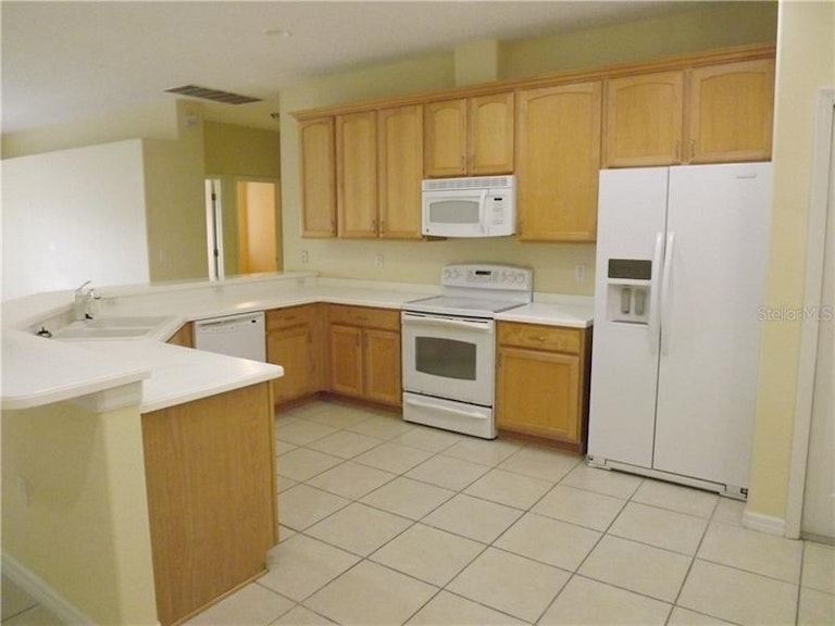 Photo 6 of 24 - 4837 Lakes Edge Ln, Kissimmee, FL 34744