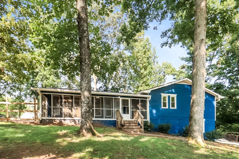 Photo 1 of 23 - 1055 Acworth Due West Rd NW, Kennesaw, GA 30152