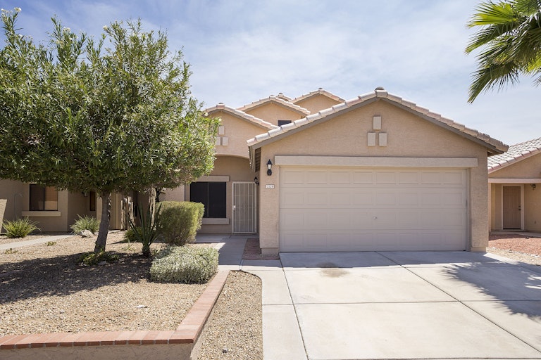 Photo 1 of 25 - 2129 E Williams Dr, Phoenix, AZ 85024