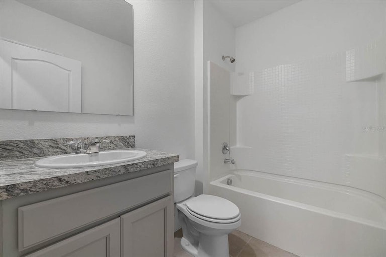 Photo 11 of 40 - 729 Squires Grove Dr, Winter Haven, FL 33880