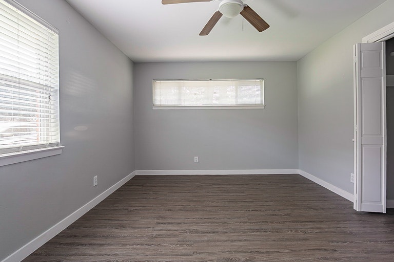 Photo 21 of 29 - 5822 Imogene St, Houston, TX 77074
