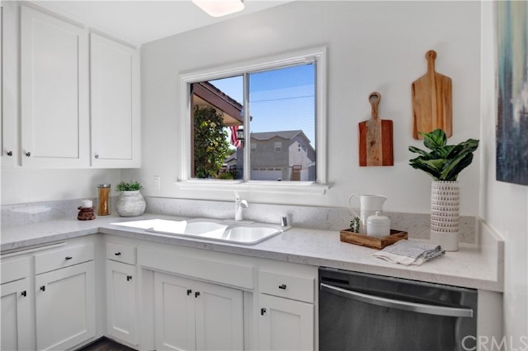 Photo 20 of 60 - 3433 McNab Ave, Long Beach, CA 90808