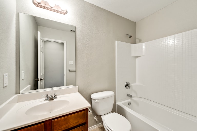 Photo 21 of 25 - 1436 Willoughby Way, Little Elm, TX 75068