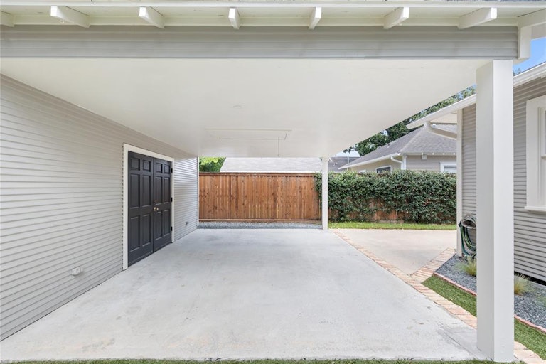 Photo 28 of 30 - 1031 W Melwood St, Houston, TX 77009