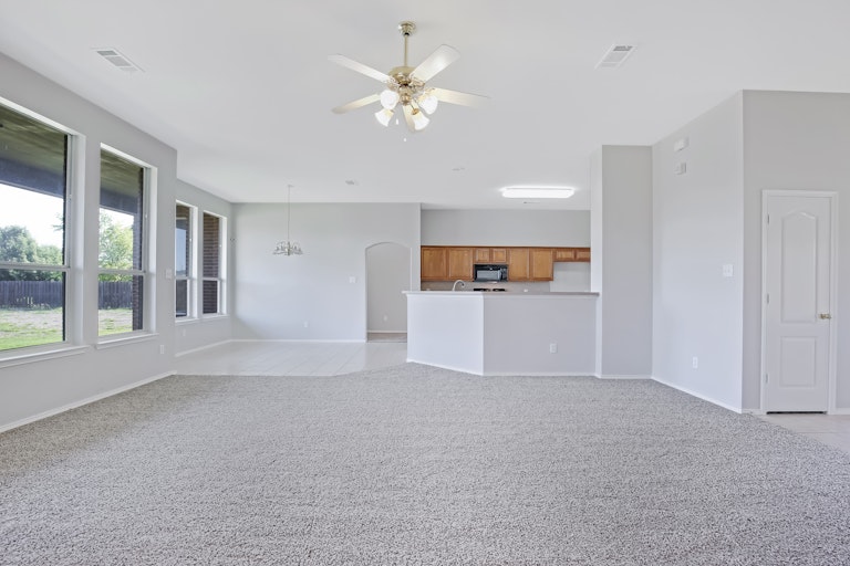 Photo 13 of 26 - 225 Brandi Ridge Dr, Midlothian, TX 76065
