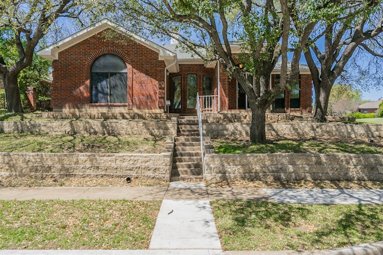 Photo 1 of 36 - 1721 Knob Hill Dr, Garland, TX 75043