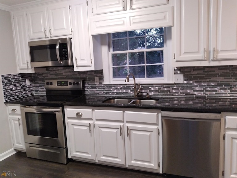 Photo 11 of 35 - 5611 Wilderness Trce, Stone Mountain, GA 30087