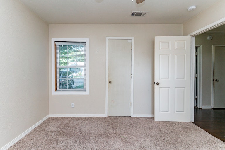 Photo 15 of 19 - 1210 S Gilpin Ave, Dallas, TX 75211