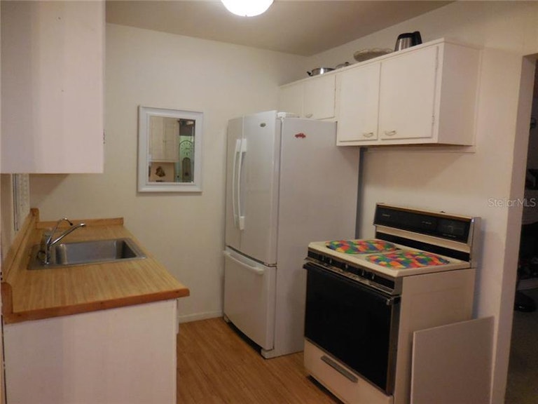 Photo 6 of 21 - 700 Sunset Ave, Orange City, FL 32763