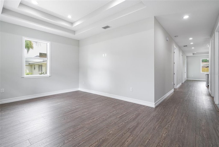 Photo 7 of 24 - 3920 W Crenshaw St, Tampa, FL 33614