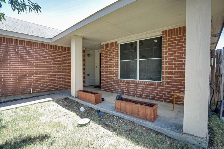 Photo 2 of 26 - 8120 Cutter Hill Ave, Fort Worth, TX 76134