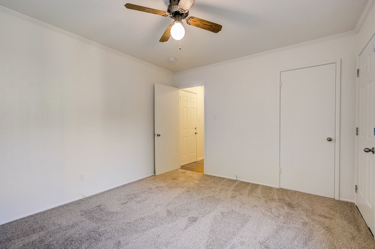 Photo 14 of 23 - 541 W D St S, Dixon, CA 95620