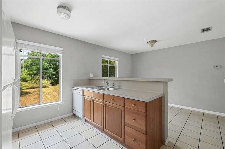 Photo 11 of 22 - 7607 Creston Ln, Austin, TX 78752