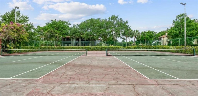 Photo 27 of 28 - 10263 Gandy Blvd N #2001, Saint Petersburg, FL 33702