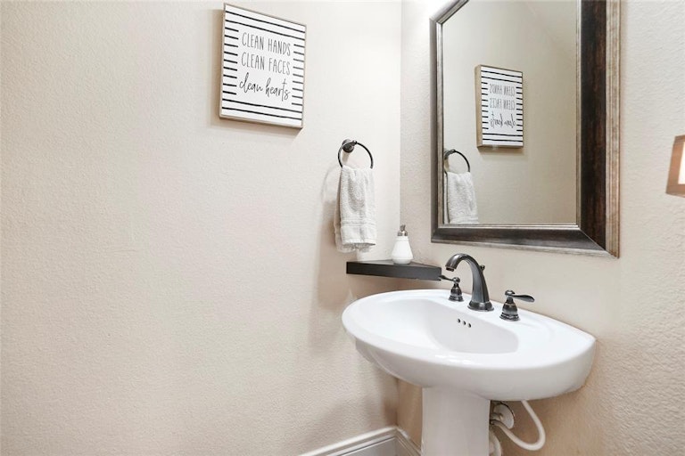 Photo 20 of 47 - 27390 Pendleton Trace Dr, Spring, TX 77386