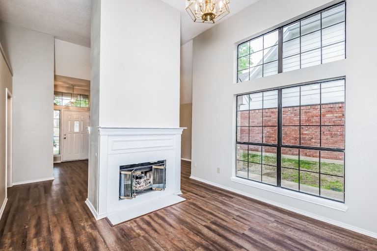 Photo 2 of 25 - 2253 Meadowstone Dr, Carrollton, TX 75006