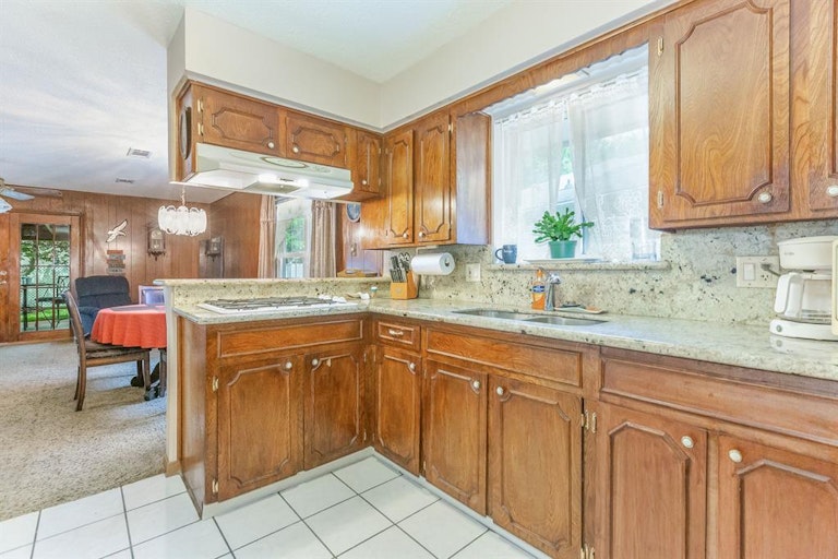 Photo 8 of 22 - 9511 Kell Cir, Houston, TX 77040