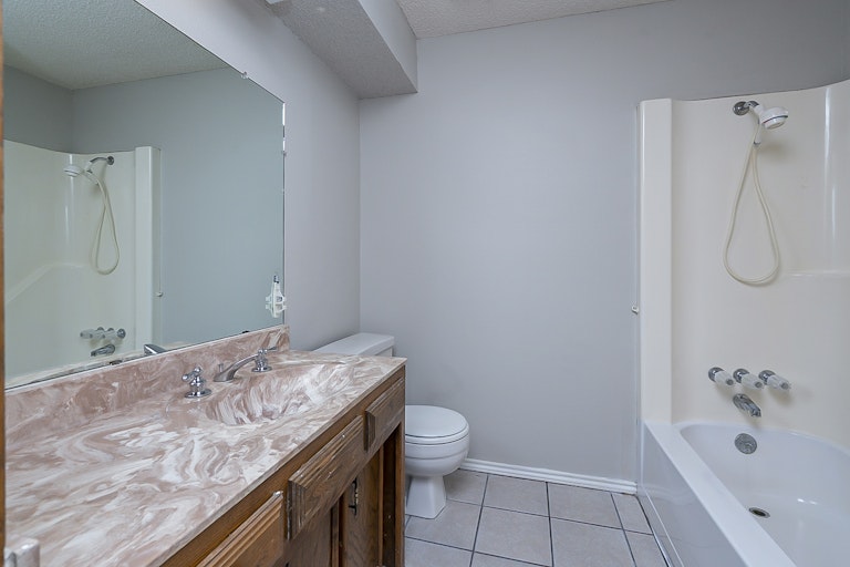Photo 6 of 18 - 1708 Oak Tree Dr, Denton, TX 76209
