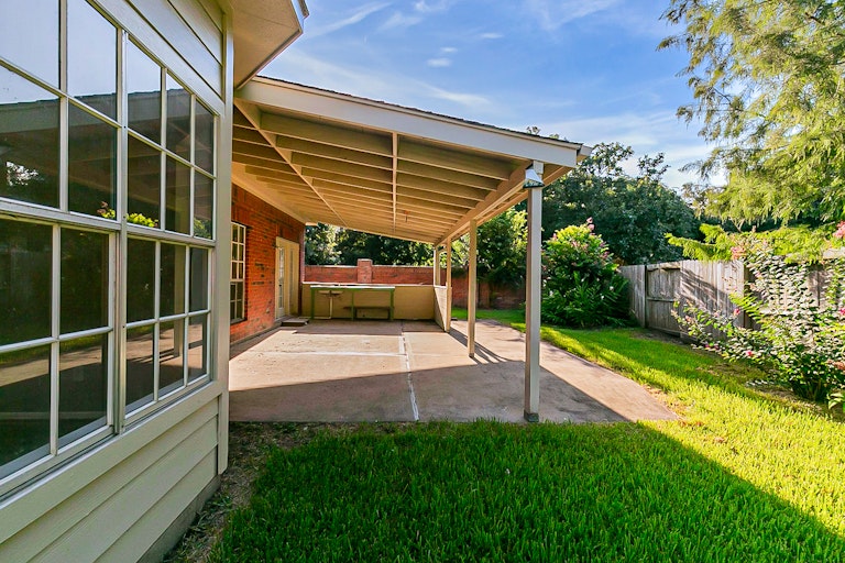 Photo 31 of 32 - 1603 Berkoff Dr, Sugar Land, TX 77479