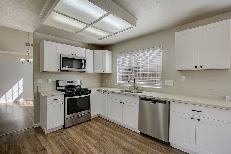 Photo 18 of 31 - 7441 Fireweed Cir, Citrus Heights, CA 95610