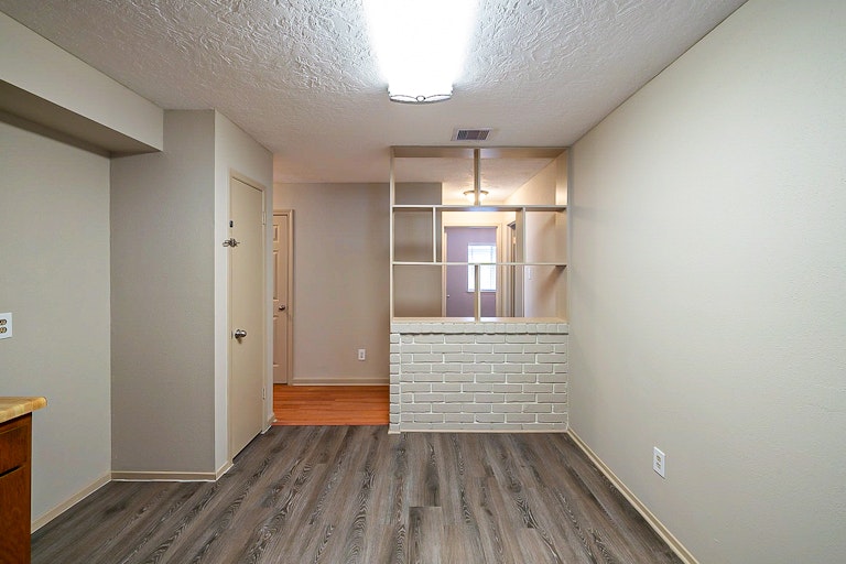 Photo 10 of 32 - 105 Greenshire Dr, League City, TX 77573