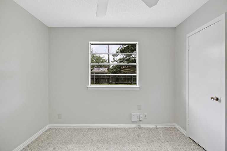 Photo 11 of 24 - 6609 Swanee Ct, Fort Worth, TX 76148