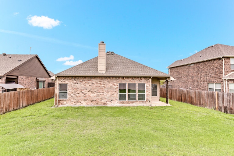 Photo 24 of 25 - 304 Bob White Dr, Red Oak, TX 75154