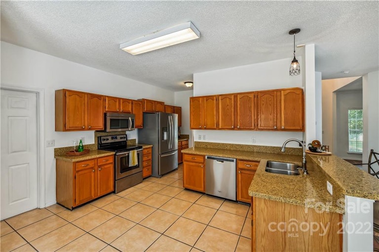 Photo 19 of 36 - 9005 Clifton Meadow Dr, Matthews, NC 28105