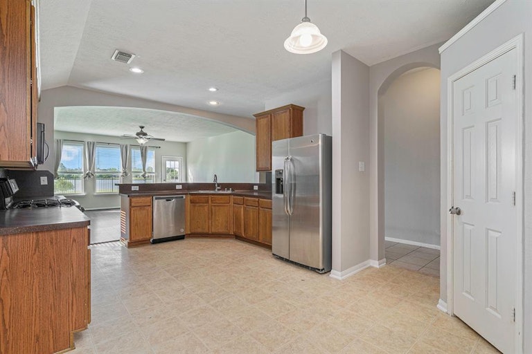 Photo 10 of 25 - 3284 Gladewater Ln, League City, TX 77573